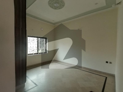 House Of 2 Kanal Is Available In Contemporary Neighborhood Of Model Town Model Town Block F