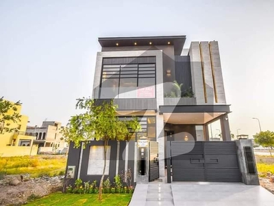 Luxurious and Spacious 5 Marla Modern House - Prime Location For Sale DHA 9 Town