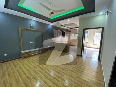 LUXURY 8M HOUSE AVAILABLE FOR RENT Bahria Enclave