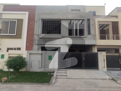 Near To Park Beautiful 5 Marla Grey Structure House For Sale OLC Block B