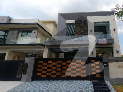 Prime Location DHA 9 Town - Block D House Sized 8 Marla Is Available DHA 9 Town Block D