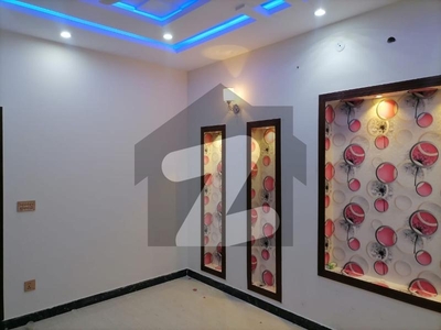 Prime Location Izmir Town Upper Portion Sized 5 Marla For rent Izmir Town