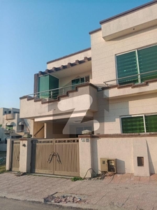 umar blok 7 marla used house neat and clean investor rate 190 lac only front of hospital Bahria Town Phase 8 Umer Block