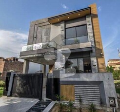 5 Marla Modern Design 3 Beds House For Rent DHA 9 Town