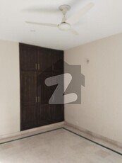 1+3+1beds Attached Bathroom TV Lounge Drawing Room Dawning Room Double Kitchen Marble Floor Servant Quarter Wapda Town