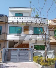 4 MARLA FULL HOUSE FOR RENT IN G13. 5 BED 5 BATH . small family requrired G-13