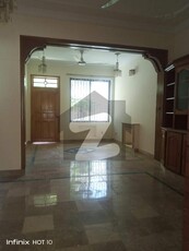 5 BEDROOMS DOUBLE STOREY HOUSE IS AVAILABLE FOR RENT. I-8/3