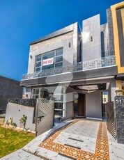 5 MARLA ULTRA MODERN FULLY DESIGNER HOUSE AVAILABLE FOR RENT DHA 9 Town