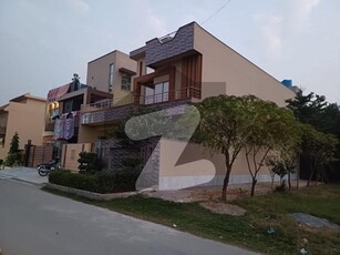 10 Marla UPPER PORTION LIKE BRAND NEW Wapda Town Phase 2