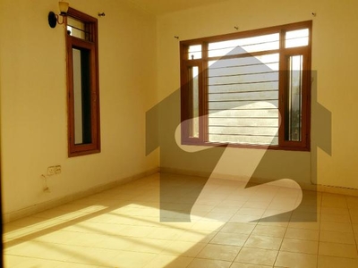 240 Yards Well Maintained 4 Beds West Open Bungalow Located Near Karsaz And National Stadium KDA Officers Society