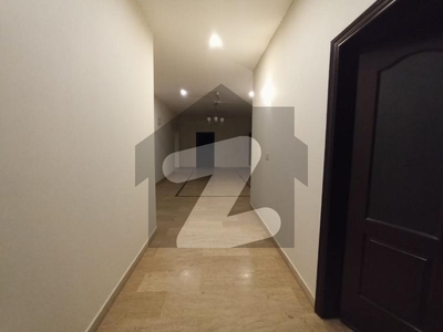 3 Bed DD 1000 Sq.Yard Portion For Rent Bukhari Commercial Area