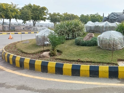 4 Kanal Develop Possession Farmhouse Plot For Sale - Block-D, Gulberg Greens, Islamabad.