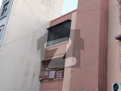 Kaneez Block 4 Portion 3 Bed Dd 2nd Floor With Roof Gulshan-e-Kaneez Fatima Block 4