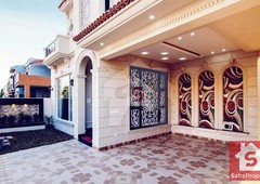 4 Bedroom House To Rent in Lahore