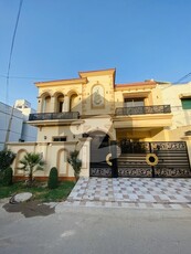 10 Marla Modern House For Sale In Wapda Town. Wapda Town