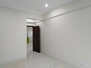 1350 Square Feet Flat Is Available For sale