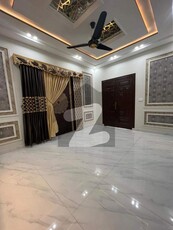 1 kanal beautiful house 6 bedrooms with attached 7 bathrooms basement 2 car parking 60 feet street Green Avenue
