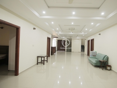 300 Ft² Room for Rent In Abdullah Gardens, Canal Road, Faisalabad