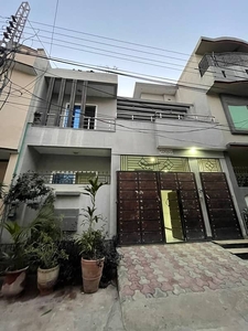 Prime Location 5 Marla Spacious House Is Available In Officers Garden Colony For sale