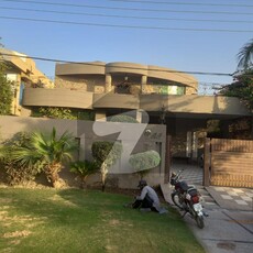 1 KANAL FURNISHED HOUSE AVALABLE FOR FOR RENT DHA Phase 4