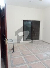 6 marla sepreat upper portion for rent at the prime location in saddar officer colony Saddar