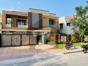 A BEAUTIFUL 1 KANAL HOUSE FOR SALE IN JASMINE BLOCK SECTOR C BAHRIA TOWN LAHORE Bahria Town Jasmine Block