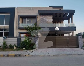 Brand New 12 Marla House Available For Rent Bahria Town Phase 8 Block D