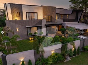 FACING PARK 25 MARLA MODERN BANGALOW FOR SALE NEAR TO PARK. DHA Phase 3