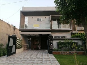 Highly-coveted 12 Marla House Is Available In Johar Town Phase 2 - Block H1 For sale