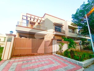 Stylish Double Unit House 10 Marla Bahria Town Phase 8